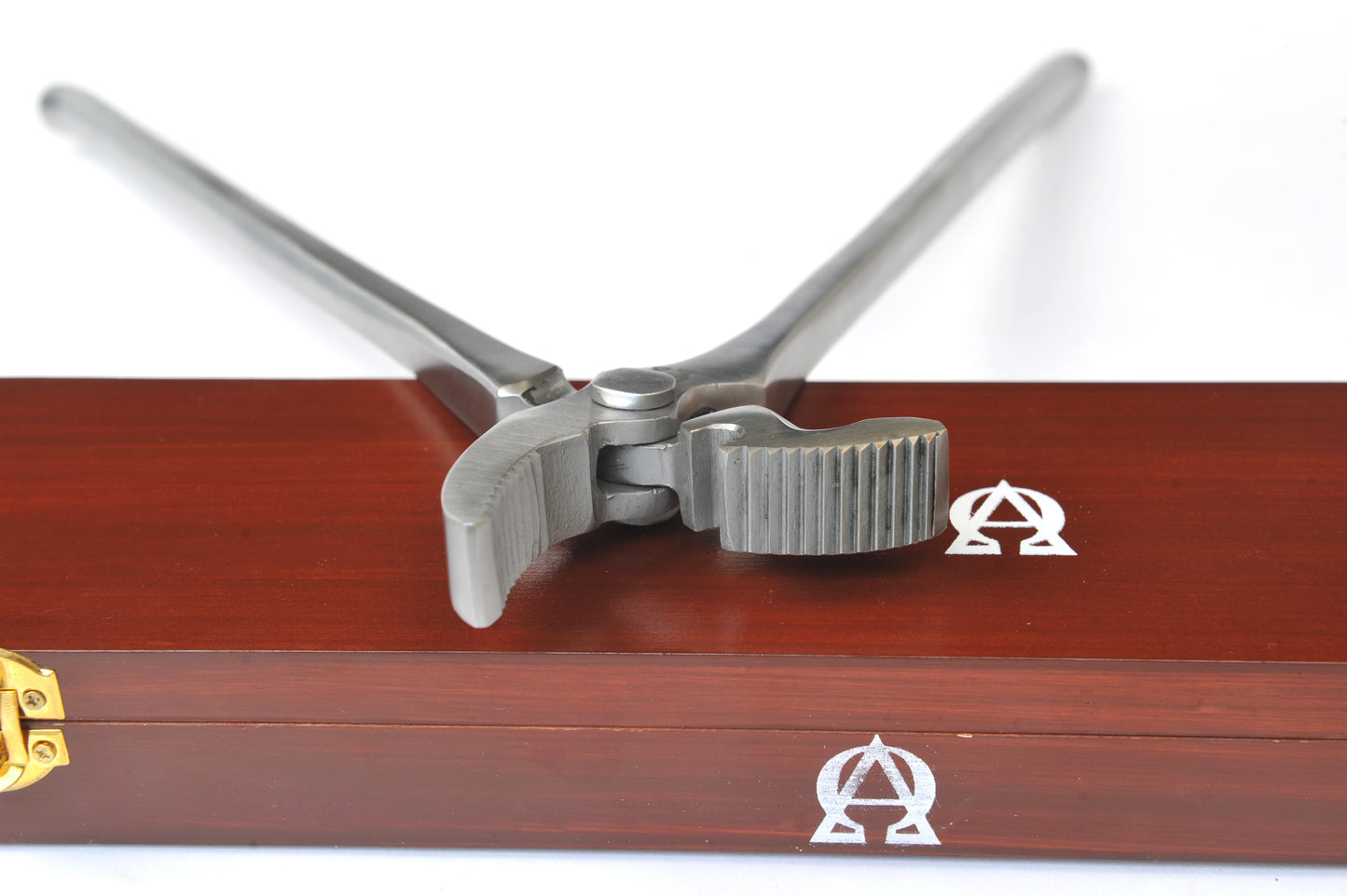 scientific Horsreshoeing Box Jaw Curved Clecnching Tongs