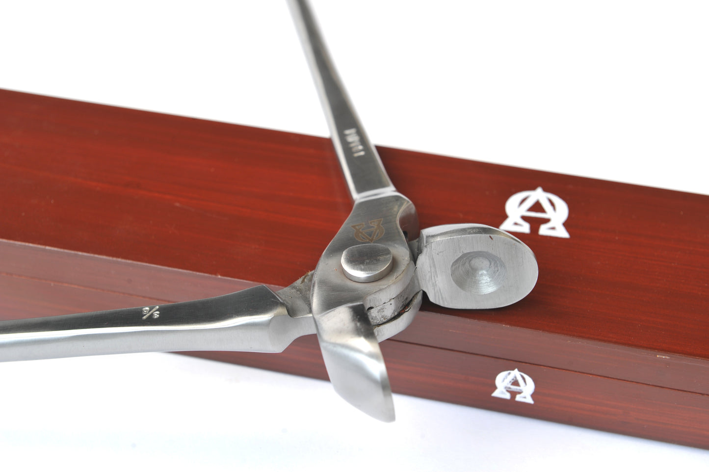 Scientific Horseshoeing Box Joint Tongs