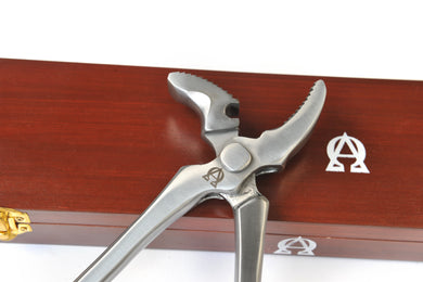 scientific Horsreshoeing Box Jaw Curved Clecnching Tongs