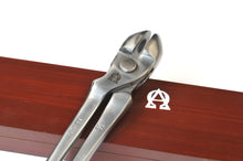 Load image into Gallery viewer, Scientific Horseshoeing Box Joint  Tongs