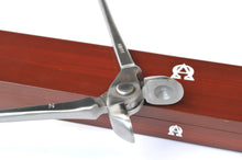 Load image into Gallery viewer, Scientific Horseshoeing Box Joint  Tongs