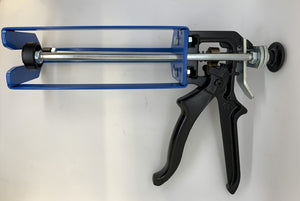 Pouring pad dispense gun